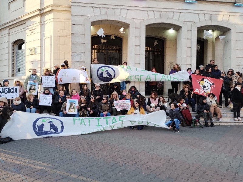 Protesta por los perros envenenados en Sierra Chica